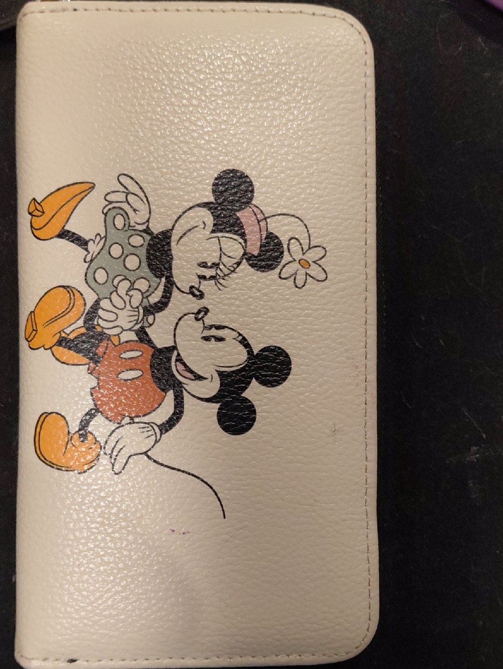 Disney Cream Mickey & Minnie Kiss Zip Wallet